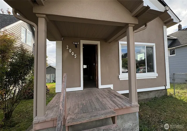 Photo 3 of Single family home for sale at 2005 Rockefeller, Everett, WA 98201 | MLS# NWM2578869 | Listing updated on 2026-09-25