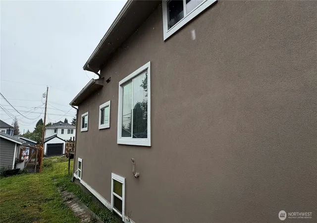 Photo 4 of Single family home for sale at 2005 Rockefeller, Everett, WA 98201 | MLS# NWM2578869 | Listing updated on 2026-09-25