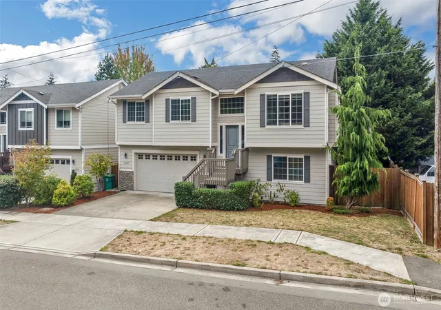 Photo 3 of Single family home for sale at 14609 20th Avenue Ne, Shoreline, WA 98155 | MLS# NWM2578890 | Listing updated on 2026-10-01