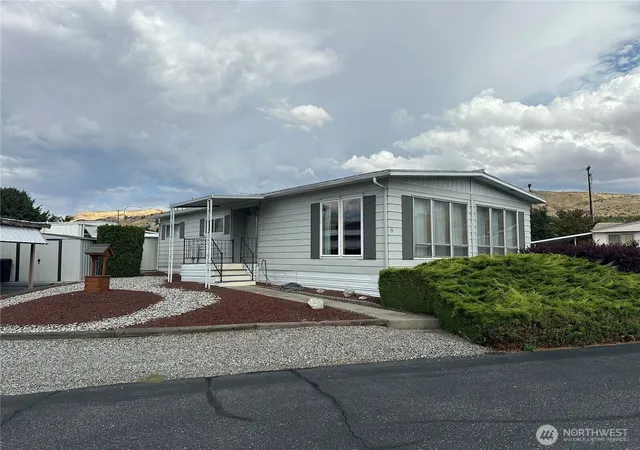 Photo 1 of Manufactured home for sale at 3655 Nw Cascade Ave #15, East Wenatchee, WA 98802 | MLS# NWM2578892 | Listing updated on 2026-09-30