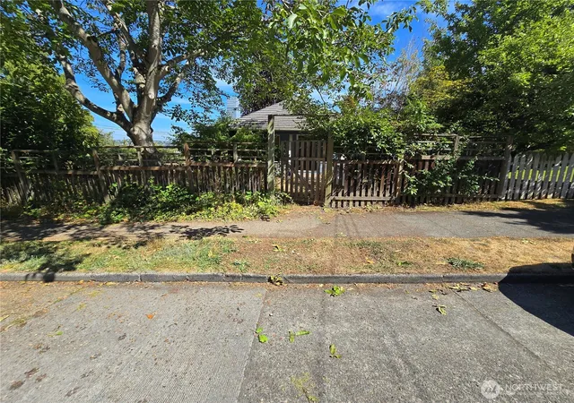 Photo 3 of Single family home for sale at 3456 23rd Avenue W, Seattle, WA 98199 | MLS# NWM2578926 | Listing updated on 2026-09-25