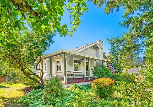 Photo 2 of Sale Pending at 1405 10th Avenue Se, Olympia, WA 98501 | MLS# NWM2578932 | Listing updated on 2026-09-23