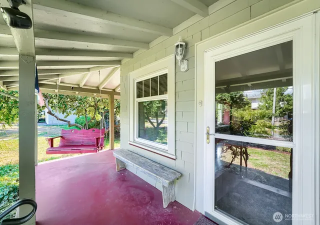 Photo 3 of Sale Pending at 1405 10th Avenue Se, Olympia, WA 98501 | MLS# NWM2578932 | Listing updated on 2026-09-23