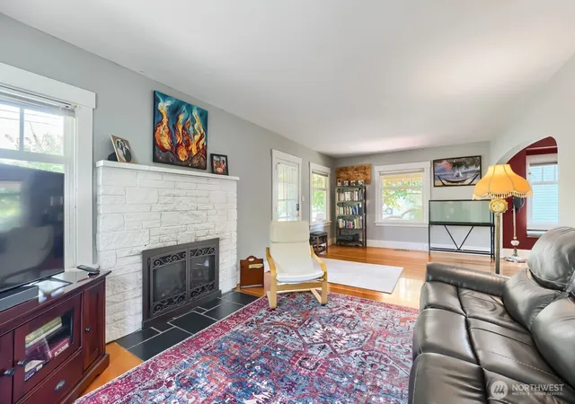 Photo 3 of Sale Pending at 1405 10th Avenue SE, Olympia, WA 98501 | MLS# NWM2578932 | Listing updated on 2026-09-23