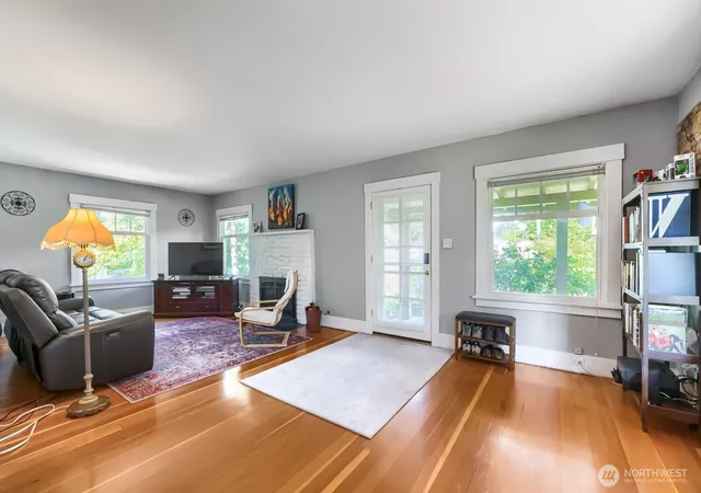 Photo 4 of Sale Pending at 1405 10th Avenue SE, Olympia, WA 98501 | MLS# NWM2578932 | Listing updated on 2026-09-23