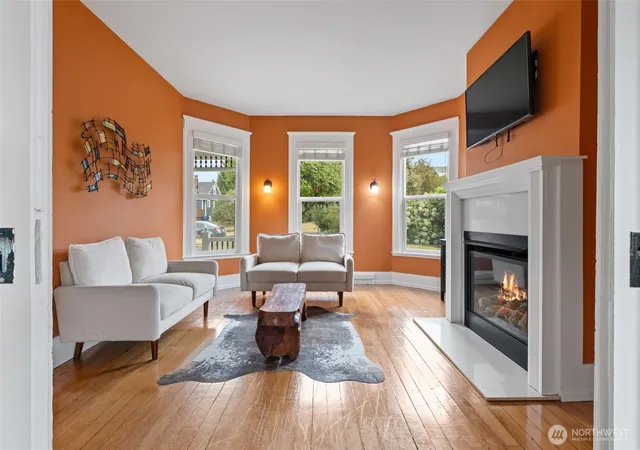 Photo 4 of Single family home for sale at 1921 44th Avenue SW, Seattle, WA 98116 | MLS# NWM2578935 | Listing updated on 2026-09-26