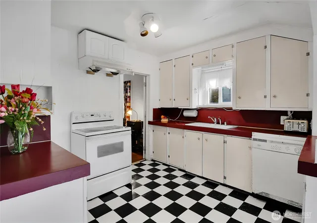 Photo 4 of Single family home for sale at 1216 N 103rd Street, Seattle, WA 98133 | MLS# NWM2578946 | Listing updated on 2026-09-18