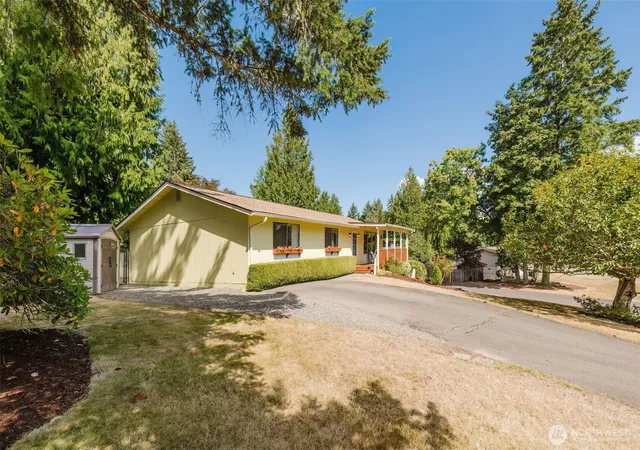 Photo 3 of Single family home for sale at 735 Nw Firglade Dr, Bremerton, WA 98311 | MLS# NWM2578950 | Listing updated on 2026-09-24