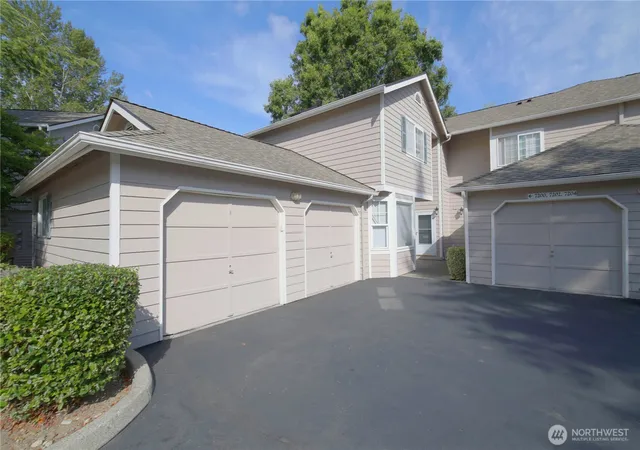 Townhouse for sale at 7202 NE 171st Lane, Kenmore, WA 98028 | MLS# NWM2578957