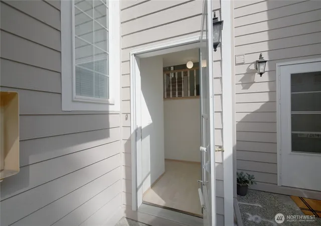 Photo 2 of Townhouse for sale at 7202 Ne 171st Lane, Kenmore, WA 98028 | MLS# NWM2578957 | Listing updated on 2026-09-28