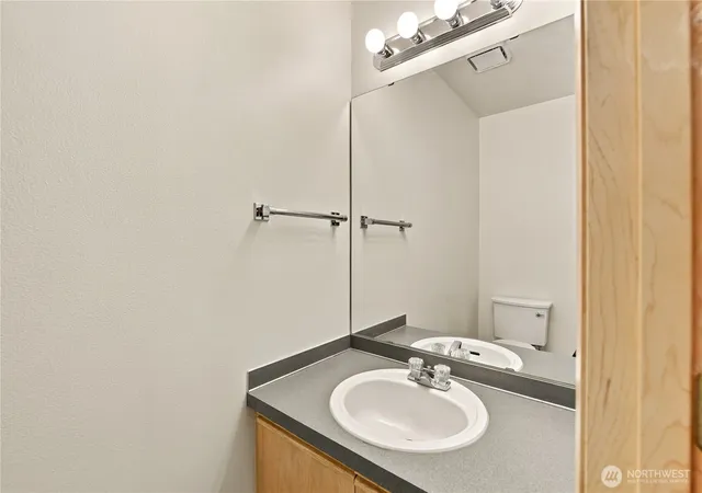 Photo 3 of Townhouse for sale at 7202 Ne 171st Lane, Kenmore, WA 98028 | MLS# NWM2578957 | Listing updated on 2026-09-28