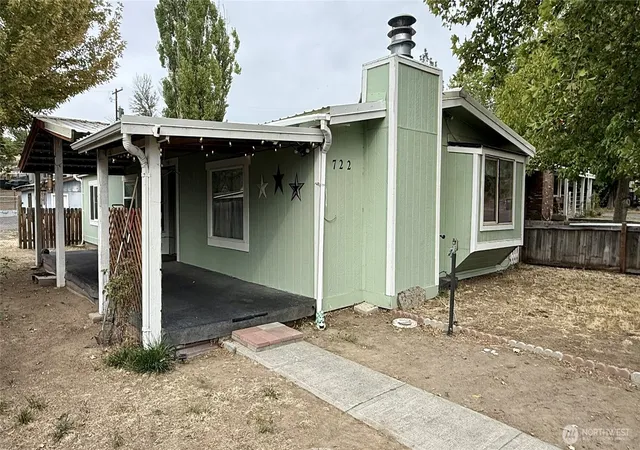 Single family home for sale at 722 Northeast 2nd, Soap Lake, WA 98851 | MLS# NWM2578958