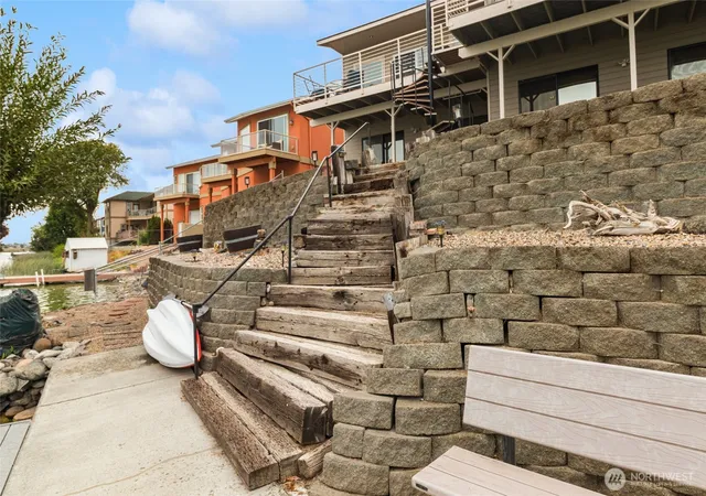 Photo 2 of Condo for sale at 1706 W Marina Dr, Moses Lake, WA 98837 | MLS# NWM2578971 | Listing updated on 2026-09-21