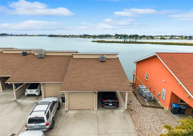 Photo 3 of Condo for sale at 1706 W Marina Dr, Moses Lake, WA 98837 | MLS# NWM2578971 | Listing updated on 2026-09-21