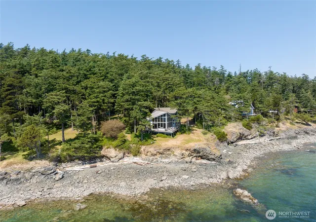 Photo 4 of Single family home for sale at 122 Lohman Ln, Eastsound, WA 98245 | MLS# NWM2578983 | Listing updated on 2026-09-25