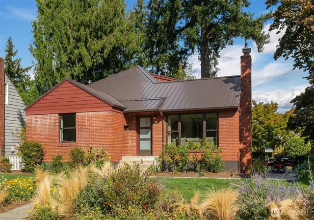 Photo 2 of Sale Pending at 7318 54th Avenue Ne, Seattle, WA 98115 | MLS# NWM2579020 | Listing updated on 2026-09-25