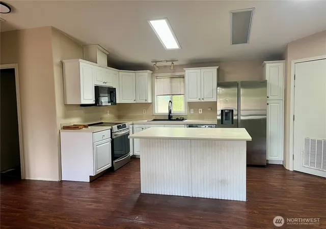 Photo 4 of Manufactured home for sale at 8510 Thuja Ave SE, Yelm, WA 98597 | MLS# NWM2579028 | Listing updated on 2026-09-26