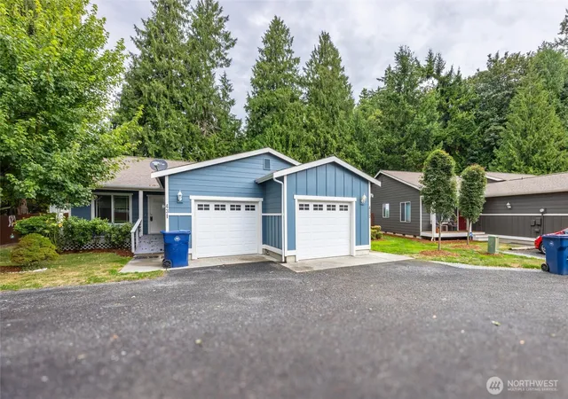 Photo 2 of Single family home for sale at 433 Oak Hl Ln, Burlington, WA 98233 | MLS# NWM2579035 | Listing updated on 2026-09-22