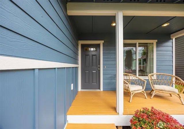 Photo 4 of Single family home for sale at 433 Oak Hl Ln, Burlington, WA 98233 | MLS# NWM2579035 | Listing updated on 2026-09-22