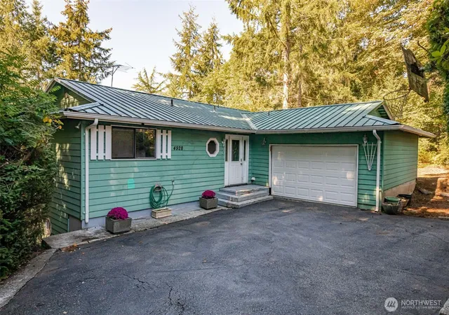 Photo 2 of Single family home for sale at 4928 E Lake Bosworth Dr, Snohomish, WA 98290 | MLS# NWM2579038 | Listing updated on 2026-09-25