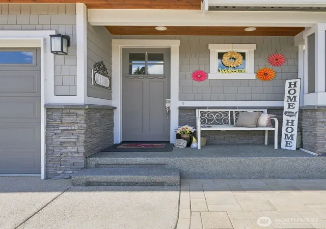 Photo 2 of Sale Pending at 12426 29th Avenue W, Everett, WA 98204 | MLS# NWM2579042 | Listing updated on 2026-09-18