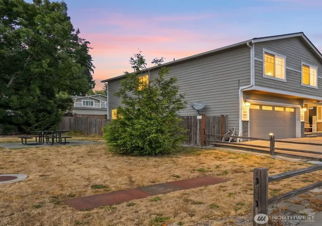 Photo 3 of Sale Pending at 12426 29th Avenue W, Everett, WA 98204 | MLS# NWM2579042 | Listing updated on 2026-09-18