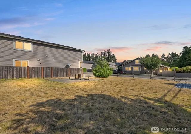 Photo 3 of Sale Pending at 12426 29th Avenue W, Everett, WA 98204 | MLS# NWM2579042 | Listing updated on 2026-09-18