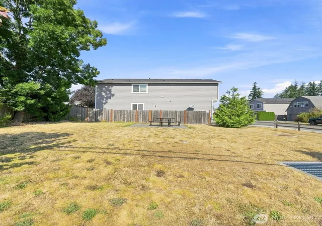 Photo 4 of Sale Pending at 12426 29th Avenue W, Everett, WA 98204 | MLS# NWM2579042 | Listing updated on 2026-09-18