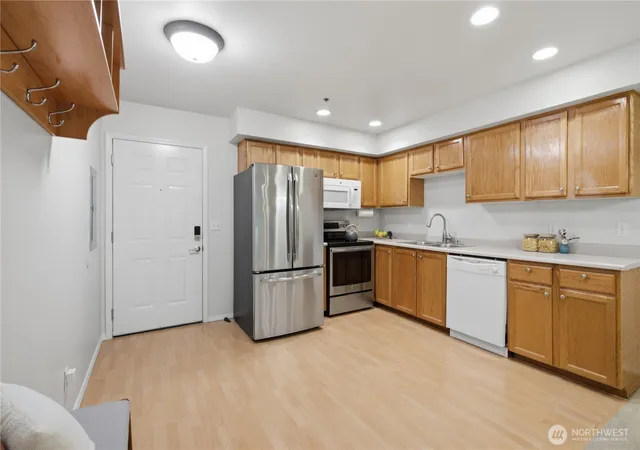 Photo 3 of Condo for sale at 7912 170th Avenue NE #204, Redmond, WA 98052 | MLS# NWM2579043 | Listing updated on 2026-09-26