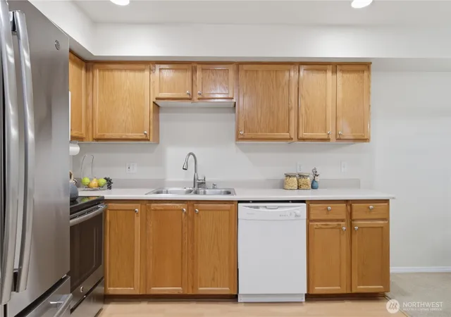 Photo 4 of Condo for sale at 7912 170th Avenue NE #204, Redmond, WA 98052 | MLS# NWM2579043 | Listing updated on 2026-09-26