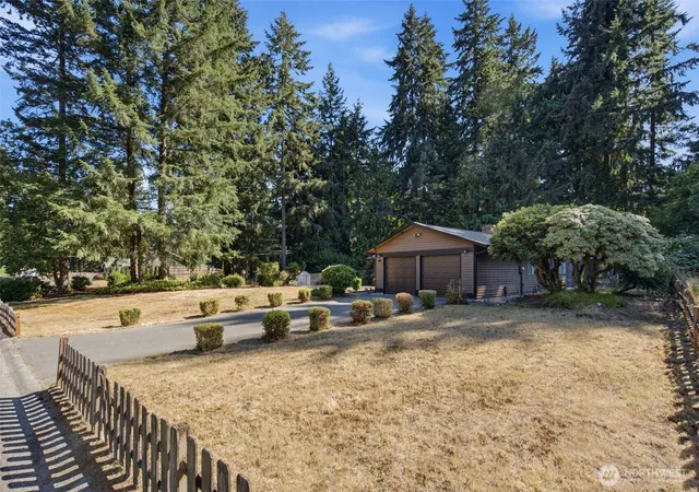 Photo 3 of Sale Pending at 11 Nw Bridle Ridge Pl, Bremerton, WA 98311 | MLS# NWM2579053 | Listing updated on 2026-09-30