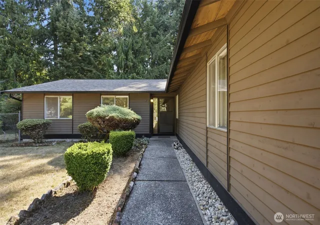 Photo 4 of Sale Pending at 11 NW Bridle Ridge Pl, Bremerton, WA 98311 | MLS# NWM2579053 | Listing updated on 2026-09-30
