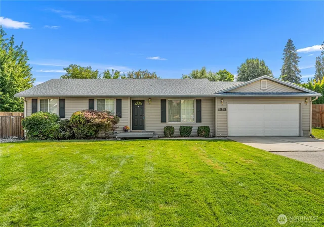 Photo 1 of Single family home for sale at 1313 Welch Ave, Wenatchee, WA 98801 | MLS# NWM2579058 | Listing updated on 2026-09-30