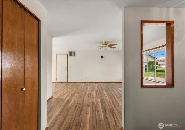 Photo 3 of Single family home for sale at 1313 Welch Ave, Wenatchee, WA 98801 | MLS# NWM2579058 | Listing updated on 2026-09-30