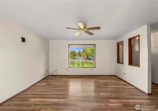 Photo 3 of Single family home for sale at 1313 Welch Ave, Wenatchee, WA 98801 | MLS# NWM2579058 | Listing updated on 2026-09-30