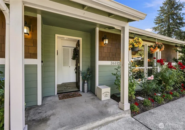 Photo 3 of Sale Pending at 3601 Earl Ave, Everett, WA 98201 | MLS# NWM2579063 | Listing updated on 2026-10-01