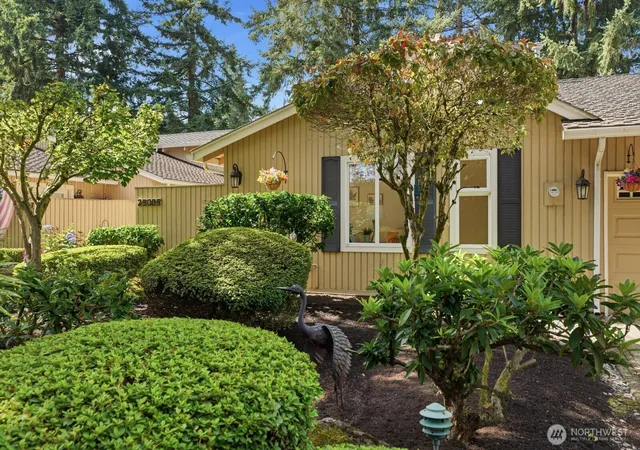 Photo 4 of Sale Pending at 25305 144th Avenue SE #D, Kent, WA 98042 | MLS# NWM2579095 | Listing updated on 2026-10-01