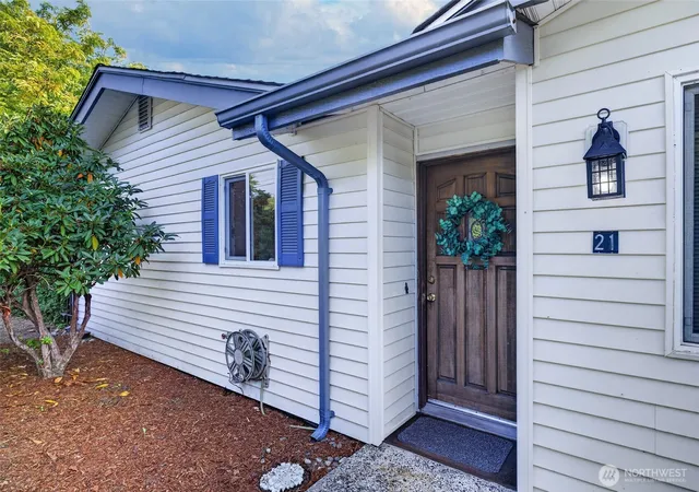 Photo 3 of Condo for sale at 4200 84 Street Ne #21, Marysville, WA 98270 | MLS# NWM2579108 | Listing updated on 2026-10-19