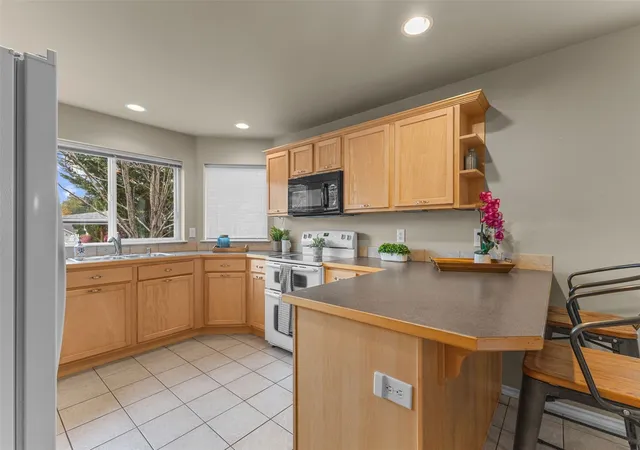 Photo 4 of Condo for sale at 4148 Deemer Rd #101, Bellingham, WA 98226 | MLS# NWM2579112 | Listing updated on 2026-10-23
