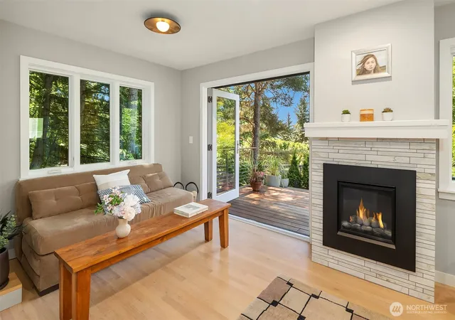 Photo 2 of Single family home for sale at 5610 W Mercer Way, Mercer Island, WA 98040 | MLS# NWM2579128 | Listing updated on 2026-09-25