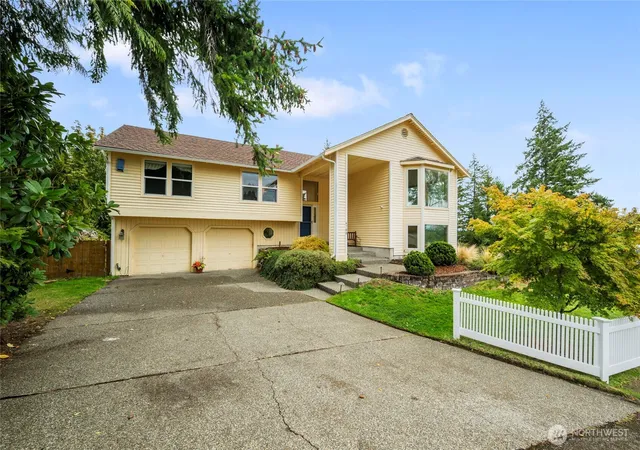 Photo 1 of Single family home for sale at 4700 Nw Ter View Dr, Bremerton, WA 98312 | MLS# NWM2579134 | Listing updated on 2026-09-30