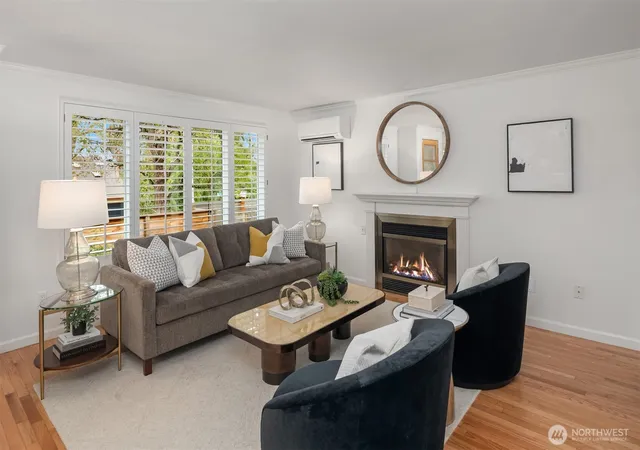 Photo 3 of Single family home for sale at 607 23rd Avenue E, Seattle, WA 98112 | MLS# NWM2579141 | Listing updated on 2026-10-01