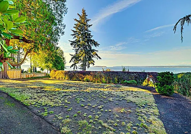 Photo 4 of Single family home for sale at 4605 Baker Dr, Everett, WA 98203 | MLS# NWM2579153 | Listing updated on 2026-10-28