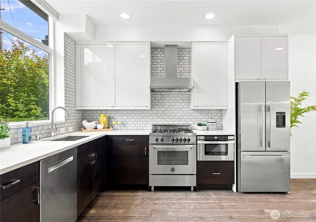 Photo 4 of Townhouse for sale at 313 Valley St, Seattle, WA 98109 | MLS# NWM2579188 | Listing updated on 2026-09-30