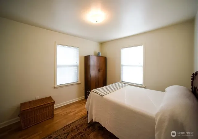Photo 4 of House for sale at 9202 17th Avenue SW, Seattle, WA 98106 | MLS# NWM2579196 | Listing updated on 2026-09-25
