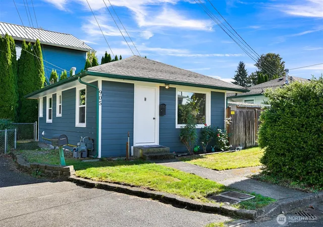 Photo 3 of Condo for sale at 905 Broadway St, Arlington, WA 98223 | MLS# NWM2579197 | Listing updated on 2026-10-02