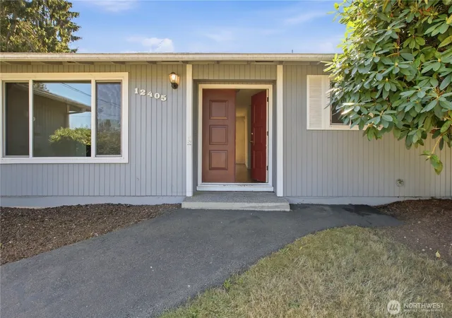 Photo 4 of Single family home for sale at 12405 SE 270th Street, Kent, WA 98030 | MLS# NWM2579217 | Listing updated on 2026-09-20