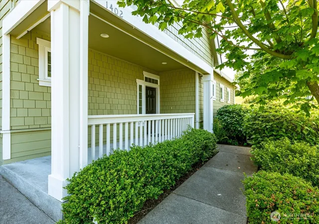 Photo 3 of Single family home for sale at 1402 Starview Ct, Freeland, WA 98249 | MLS# NWM2579236 | Listing updated on 2026-09-24