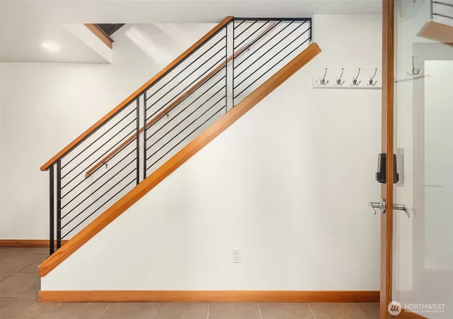 Photo 4 of Sale Pending at 2423 NE 75th Street, Seattle, WA 98115 | MLS# NWM2579243 | Listing updated on 2026-09-17