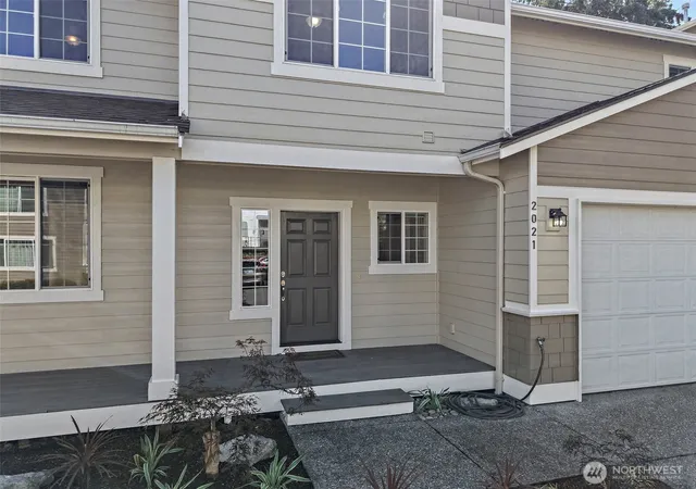 Photo 2 of Single family home for sale at 2021 Ne 25th Place, Renton, WA 98056 | MLS# NWM2579248 | Listing updated on 2026-09-19